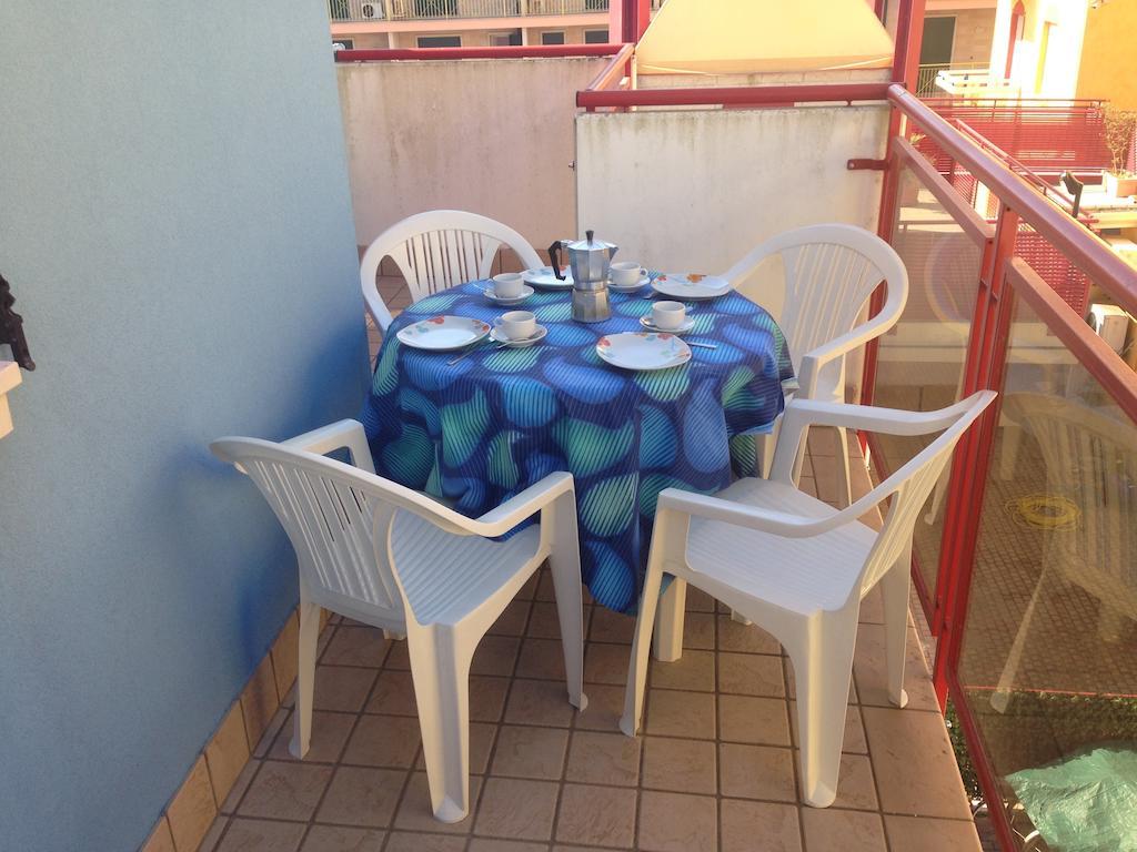 Residence Al Mare - Agenzia Cocal Каорле Номер фото